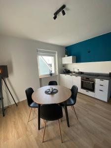 a kitchen with a table and chairs in a room at Himmlische Weite 3 in Schweinfurt