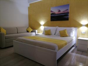 a small bedroom with a bed and a couch at B&B La Casa Du Barone in Falcone
