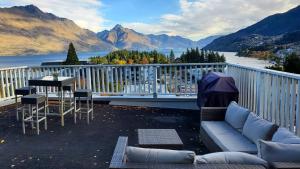 a patio with a couch and a table on a balcony at With amazing rooftop-Central Lakeview 3bedrooms Apartments镇上湖景三室套房 in Queenstown
