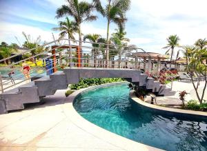 a bridge over a pool at a resort at Salinas Premium Resort in Salinópolis