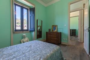 Ліжко або ліжка в номері Classic Villa in Beato Lisbon