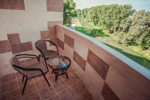 a patio area with chairs, tables, and benches at Molex Apartments 2 in Chernihiv
