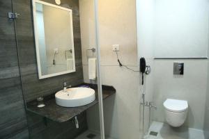 Koupelna v ubytování Hotel DSF Grand Plaza