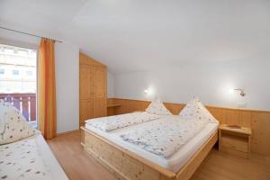 A bed or beds in a room at Appartements Beikircher