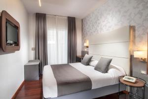 Кровать или кровати в номере Waldorf Palace Hotel