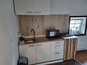 Kuchyň nebo kuchyňský kout v ubytování Schöne Wohnung im Zentrum von Ahnatal