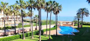 The swimming pool at or close to Apartamento Flamingo by DENIA COSTA