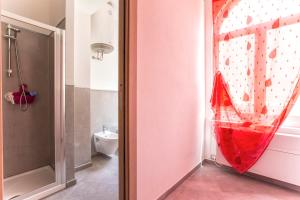 Koupelna v ubytování Nonna Adelina Apartments & rooms + 37 fotografií