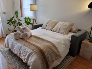 Posteľ alebo postele v izbe v ubytovaní Salamanca Rentals - Apartamento con terraza a 1 minuto de la Plaza Mayor