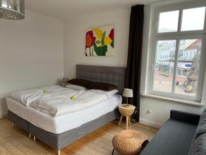 a bedroom with a bed and a window at Georg Rass Gästehaus in Norderney