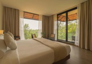 Кровать или кровати в номере Flora Vythiri Resort