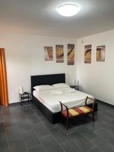Postel nebo postele na pokoji v ubytování Evergreen + 37 fotografií