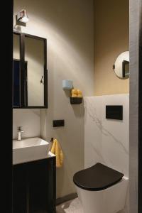 Een badkamer bij City Garage Studio - Lwowska 9