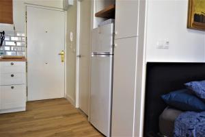 A kitchen or kitchenette at Acuarela Studio in Benalmádena