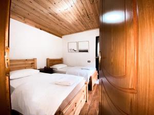 Rúm í herbergi á Guesthouse Pashko