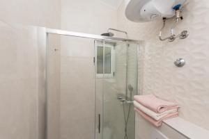 Ένα μπάνιο στο Milka Apartments +32 φωτογραφίες