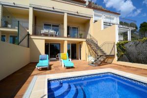 Bazén v ubytování Montseny 3 - Piscina Privada nebo v jeho okolí