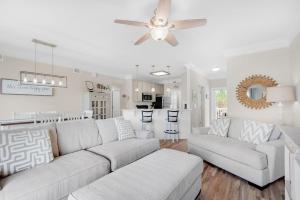 Η κουζίνα ή μικρή κουζίνα στο Sandpiper Cove 4114