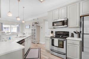 Η κουζίνα ή μικρή κουζίνα στο Sandpiper Cove 4114