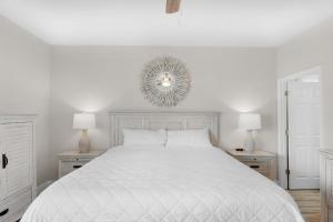 Ένα ή περισσότερα κρεβάτια σε δωμάτιο στο Sandpiper Cove 4114 +37 φωτογραφίες