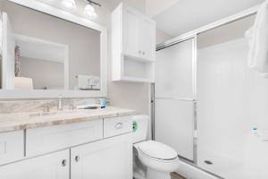 Ένα μπάνιο στο Sandpiper Cove 4114