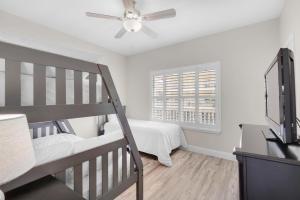 Ένα ή περισσότερα κρεβάτια σε δωμάτιο στο Sandpiper Cove 4114