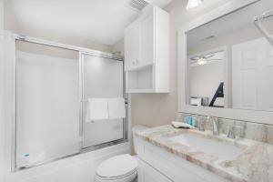 Ένα μπάνιο στο Sandpiper Cove 4114