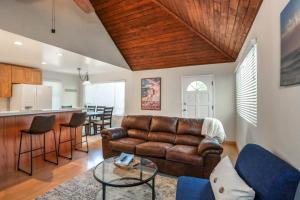 a living room with a leather couch and a kitchen at Venice Delight in Los Angeles