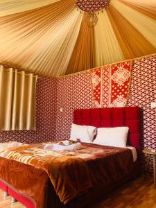 Postel nebo postele na pokoji v ubytování sand magic camp