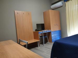 A bed or beds in a room at Dependance La Mouette