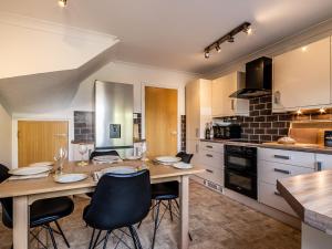 Gallery image of Pass the Keys Stylish holiday townhouse by the Quay with parking in Exeter