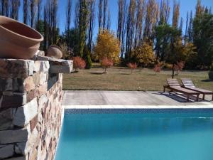 Piscine de l'établissement cabaña alojamiento Canto de las Aves ou située à proximité