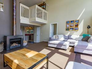 Posezení v ubytování Chalet Gryon - Large 3 bedroom with fireplace