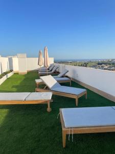 Imagen de la galería de Brand new apartment with gym&rooftop pool., en Marbella