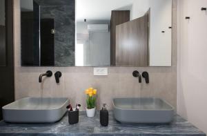 Koupelna v ubytování Luxury Villa Eva-Mari with jacuzzi, 50m from the beach