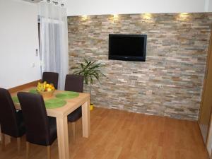Televízia a/alebo spoločenská miestnosť v ubytovaní Apartment Adriatic