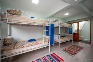 A bed or beds in a room at XALİLA HOSTEL & CAFE LADİES ROOM