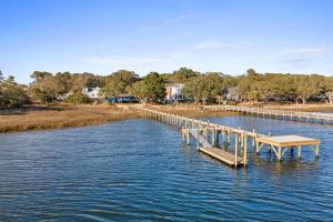 Gallery image of Dolphin Cove - Whole WATERFRONT House with Dock in Ocean Isle Beach
