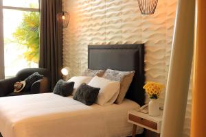 Bonita Bay Concept Hotel by Xarm Hotels客房内的一张或多张床位