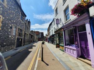 an empty city street with buildings and shops at Stylish City Centre Apartment on the Kings Mile in Canterbury
