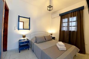 Katil atau katil-katil dalam bilik di Lunar Santorini Hotel