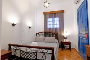 Katil atau katil-katil dalam bilik di Lunar Santorini Hotel
