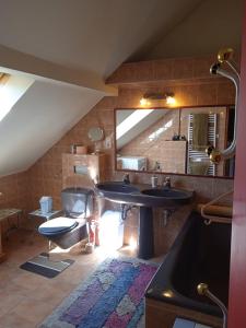 a bathroom with two sinks and a large mirror at BRIQUE JOBB MINT OTHON Apartman in Hajdúszoboszló