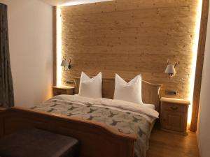 a bedroom with a large bed with two pillows at Ferienwohnung Sunnseitn in Bayrischzell
