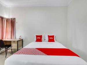 Tempat tidur dalam kamar di Super OYO 91082 Nathania Exclusive