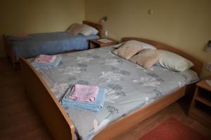 Postel nebo postele na pokoji v ubytování Apartments Sabljak