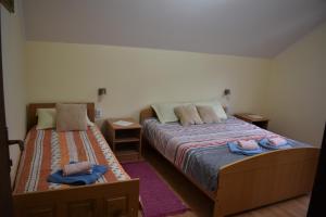 Postel nebo postele na pokoji v ubytování Apartments Sabljak