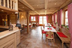 a large room with tables and chairs in a cabin at Jägerhof und Jägerstadel in Schwangau