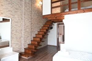 Postel nebo postele na pokoji v ubytování Hotel Onufri + 37 fotografií