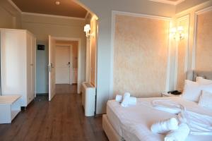 Postel nebo postele na pokoji v ubytování Hotel Onufri